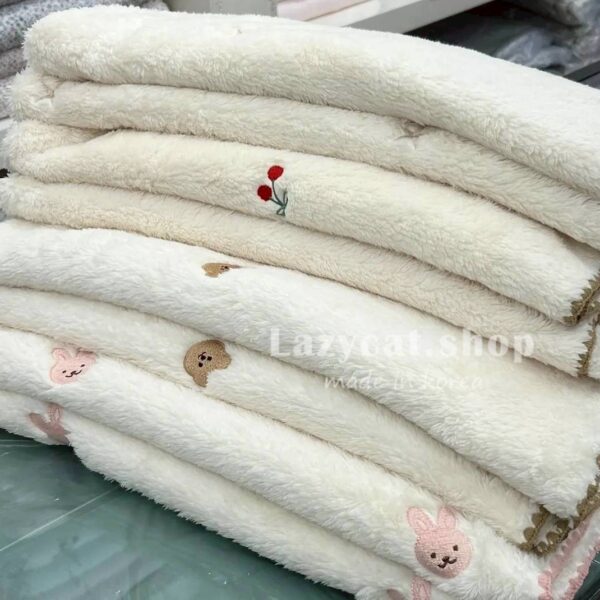 【韓國毛毯】刺繡小圖毛毯🍒🐰🌙🐻