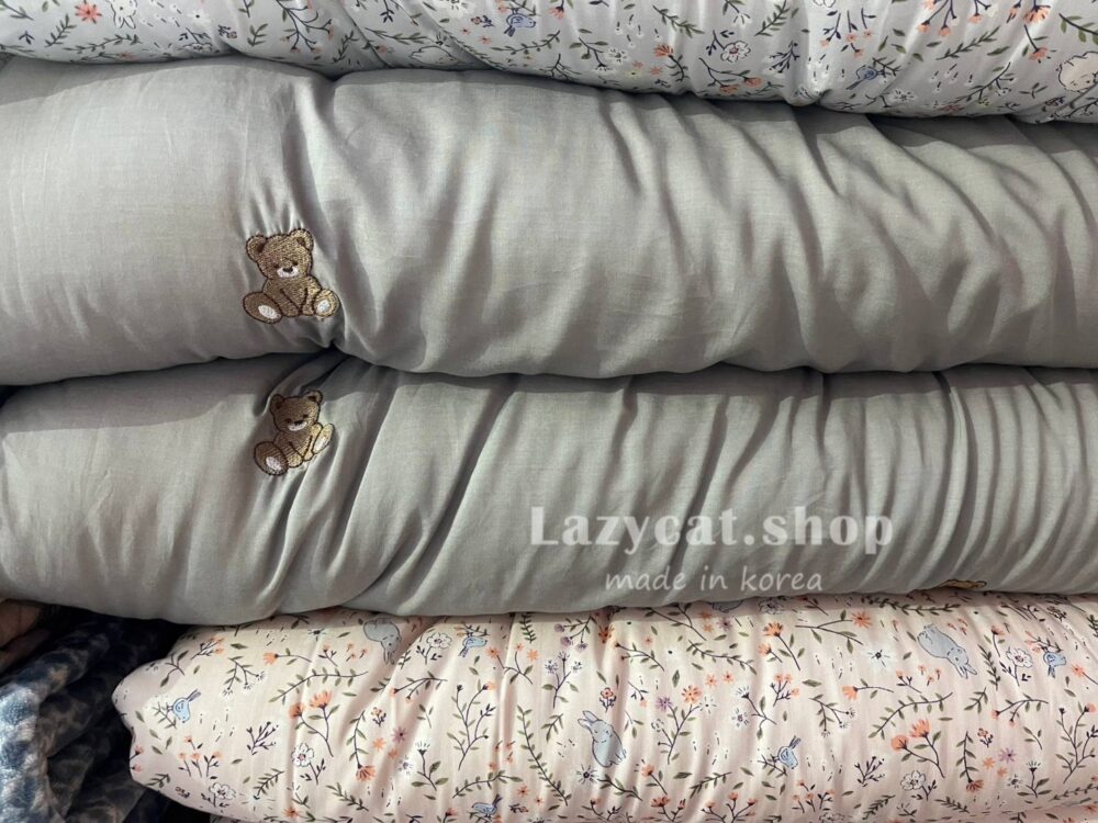 1911600_0 (預購)【韓國四季被】正韓🇰🇷全身熊熊刺繡 厚款四季被