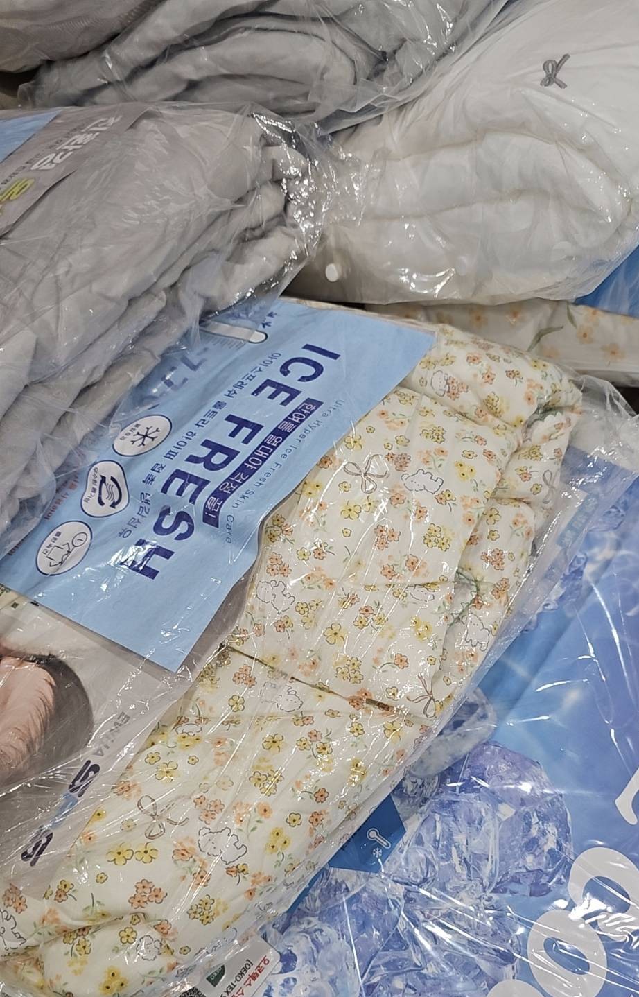 1732866 (現貨)【韓國涼被】正韓🇰🇷小狗蝴蝶結花園🧊天絲涼被