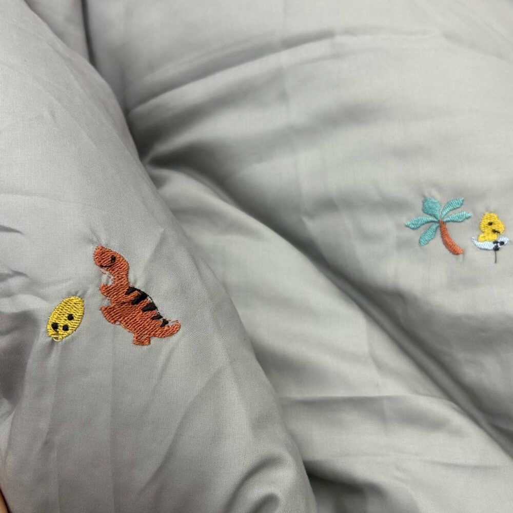 刺繡小恐龍 (4) (預購)【韓國四季被】正韓🇰🇷刺繡侏儸紀恐龍🦖薄款/厚款四季被